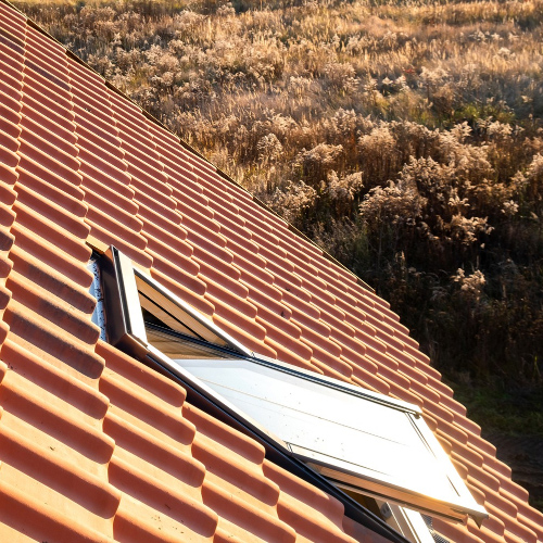 Couvreur et charpentier à Balzac